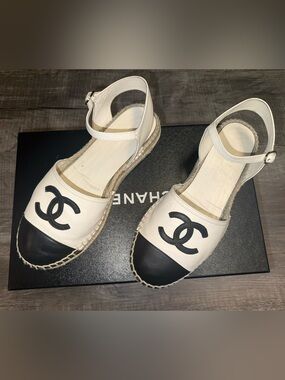 CHANEL White and Black Leather Espadrille Sandals with CC Logo
